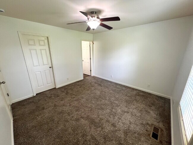 Building Photo - 505 Paula Dr