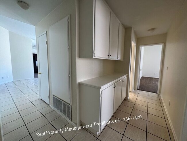 Building Photo - GREAT Westside Home