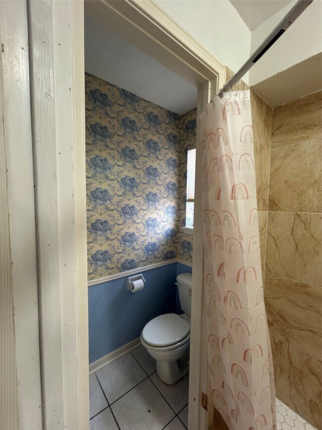 Building Photo - 17718 Surreywest Ln