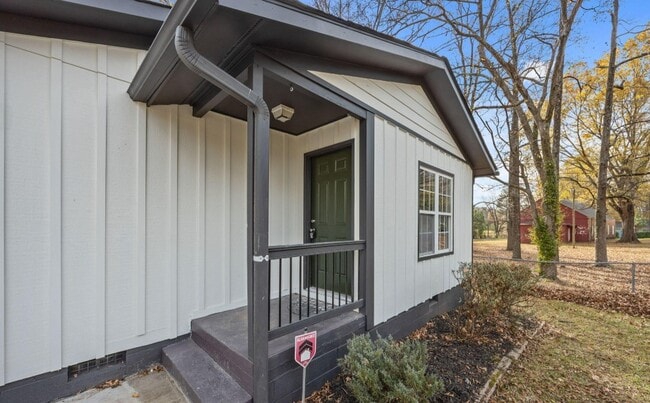 Building Photo - 309 Cody St