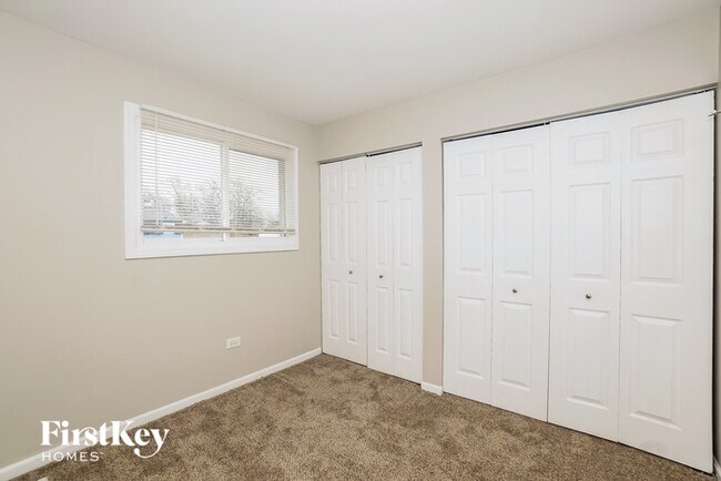 Building Photo - 660 Sullivan Ln