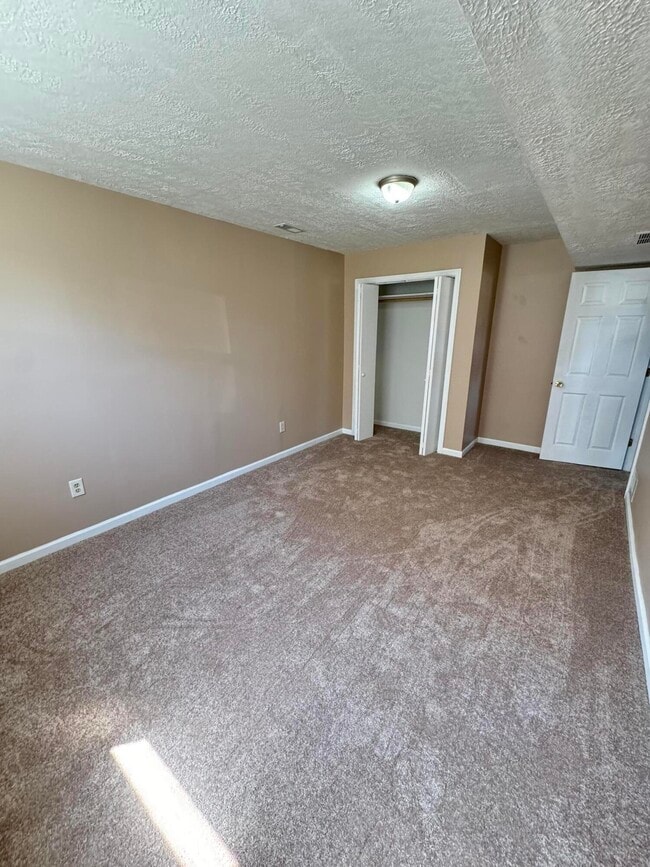Building Photo - 3372 Otter Creek Dr