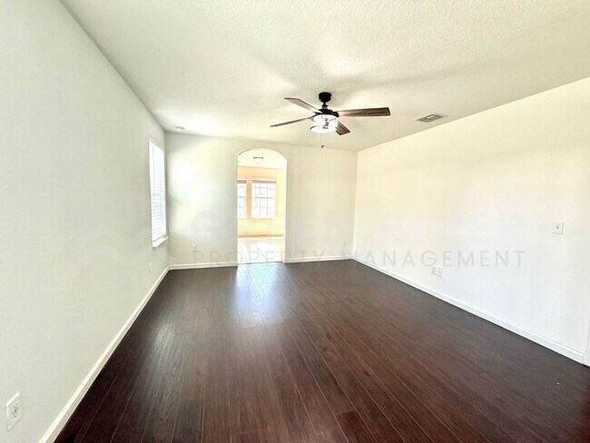 Building Photo - Room to Live, Space to Thrive! Stunning 6BR Home with Solar, Upgrades & Screened Lanai in Macclen...