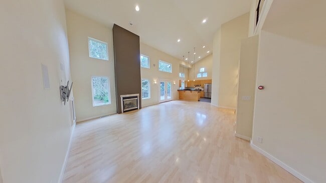 Building Photo - South Eugene Modern Home