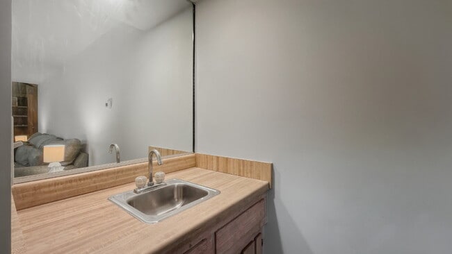 Building Photo - 2 Bed 2 Bath Condo Just Minutes from NAS Oceana Dam Neck in Virginia Beach!