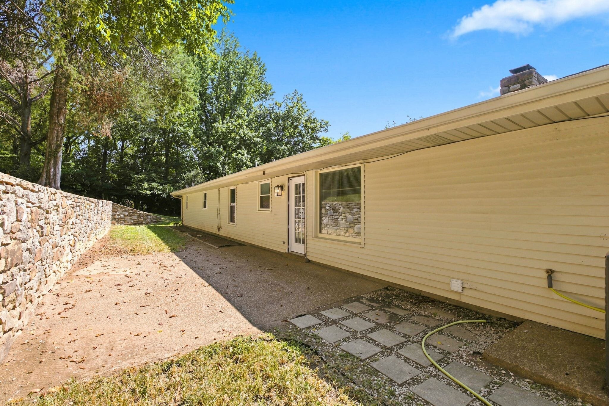 Building Photo - 5159 Saundersville Rd