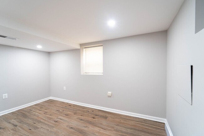 Building Photo - Beautiful Home With an Excellent Location in Potomac, MD