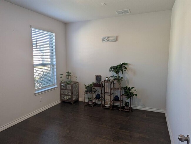 Building Photo - 6601 Folsom Ave