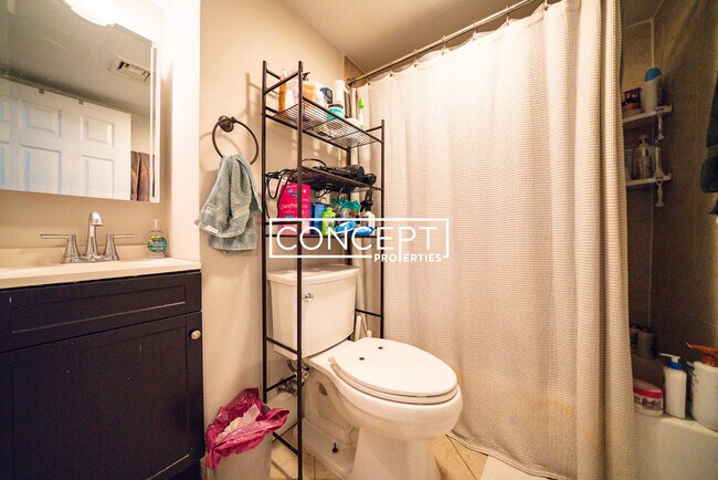 Building Photo - 719 Parker St