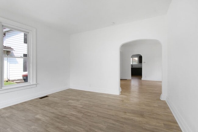 Building Photo - Wood St Home