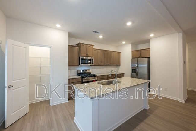 Building Photo - 182 Parkwood Dr