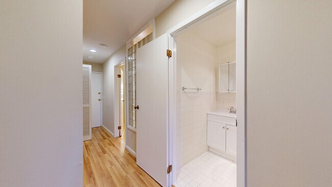 Building Photo - 1860 Jackson St