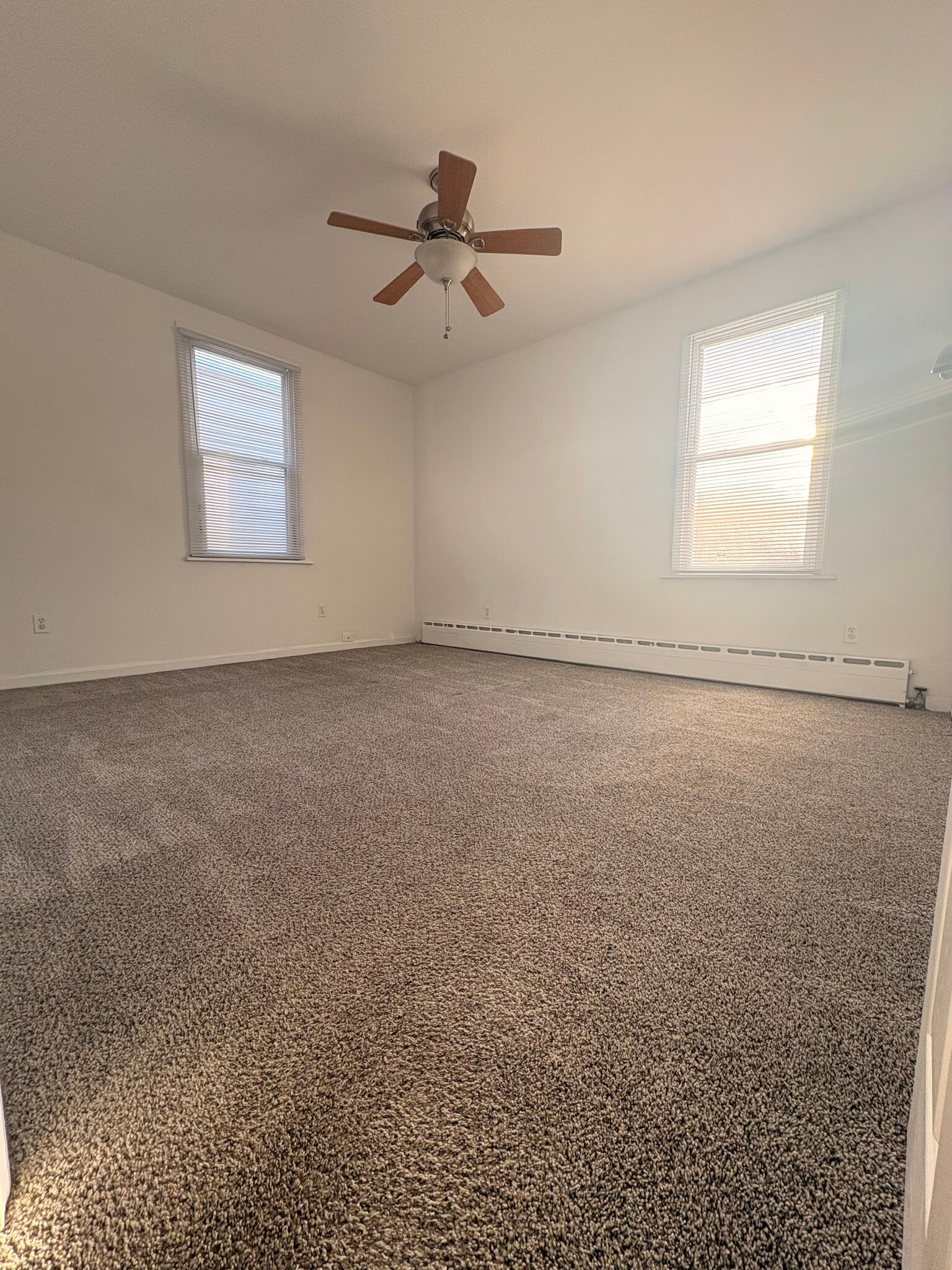 Back master bedroom 13.5 x 12 - 2610 Wilmot St