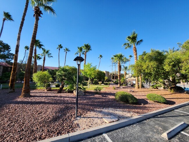 Building Photo - 5081 River Glen Dr