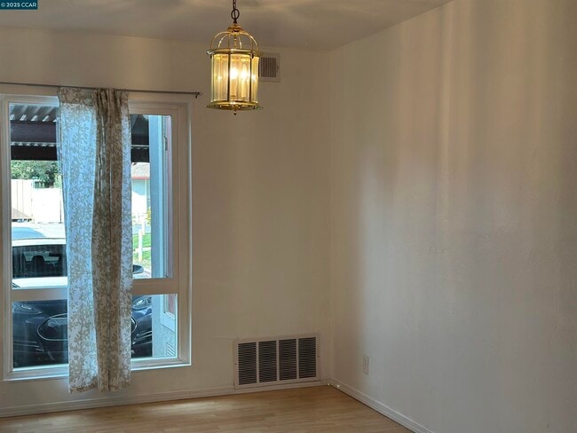 Building Photo - 89 Villa Cir