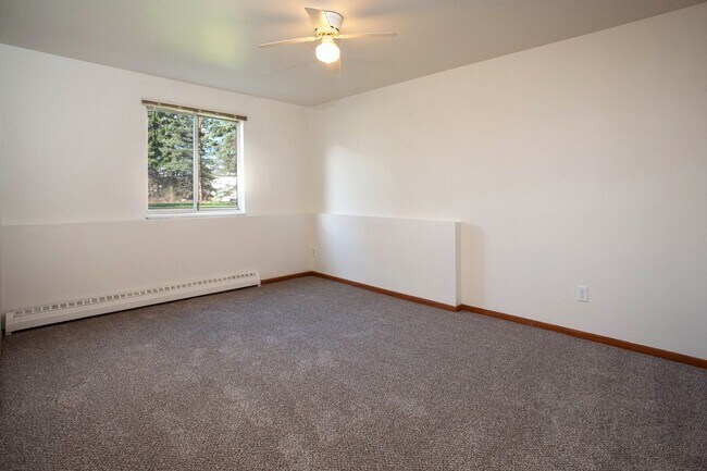 Building Photo - Two Bedroom Ground Floor