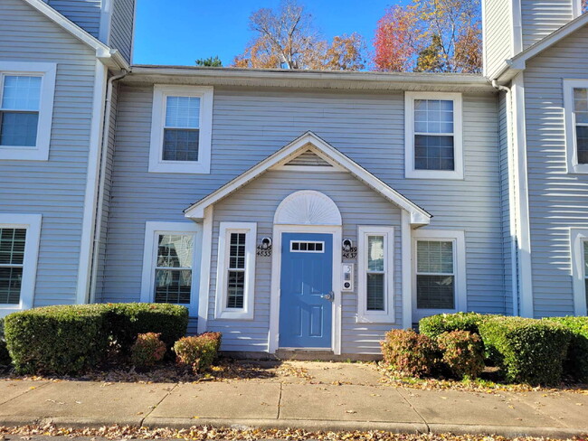 Building Photo - 2 Bedroom Condo Near Chicks Beach!