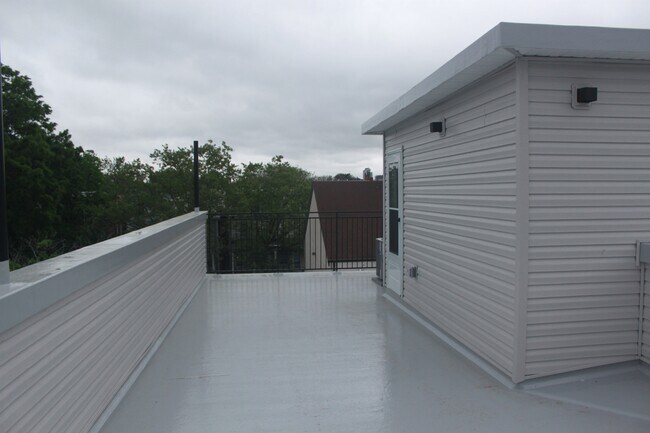 Building Photo - 409 Budd St