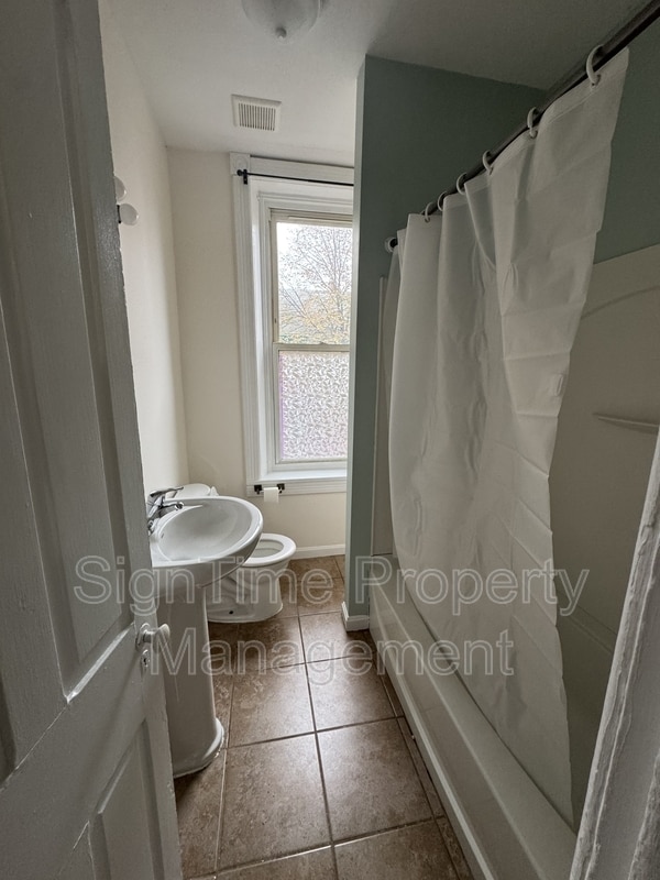 Building Photo - 40 E Franklin St