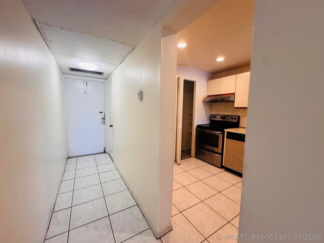 Building Photo - 8025 S Colony Cir