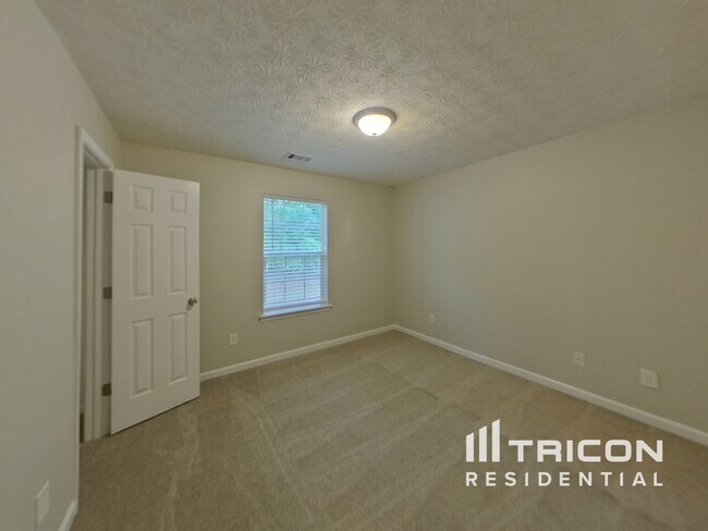 Building Photo - 10 Shadowbrook Ln