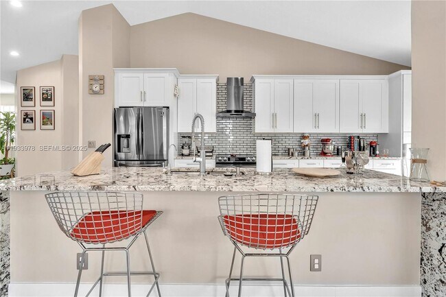 Building Photo - 8520 Vía Romana