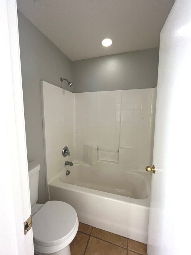 Building Photo - 1847 sq ft, 2 story, 4 Bedroom, 2 1/2 bath, 2 Car Garage home in the Vibrant city of Las Vegas.