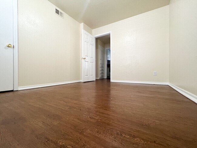Building Photo - 3137 SW 65th Pl