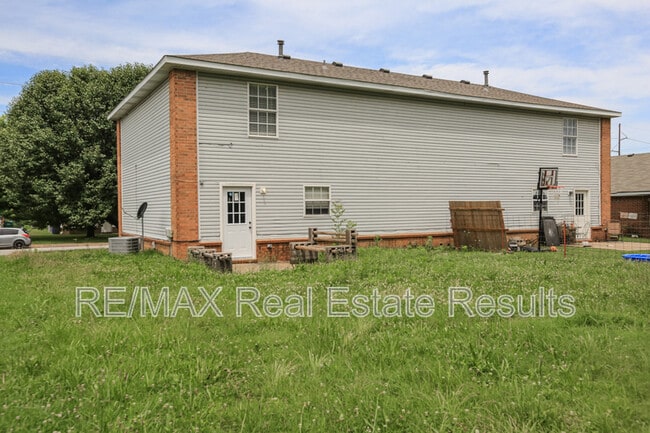 Building Photo - 2407 S 16th St