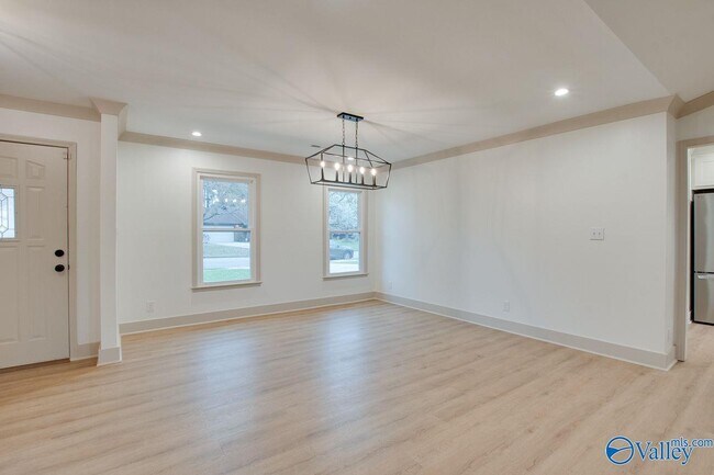 Building Photo - 2042 Rosebury Ln SW