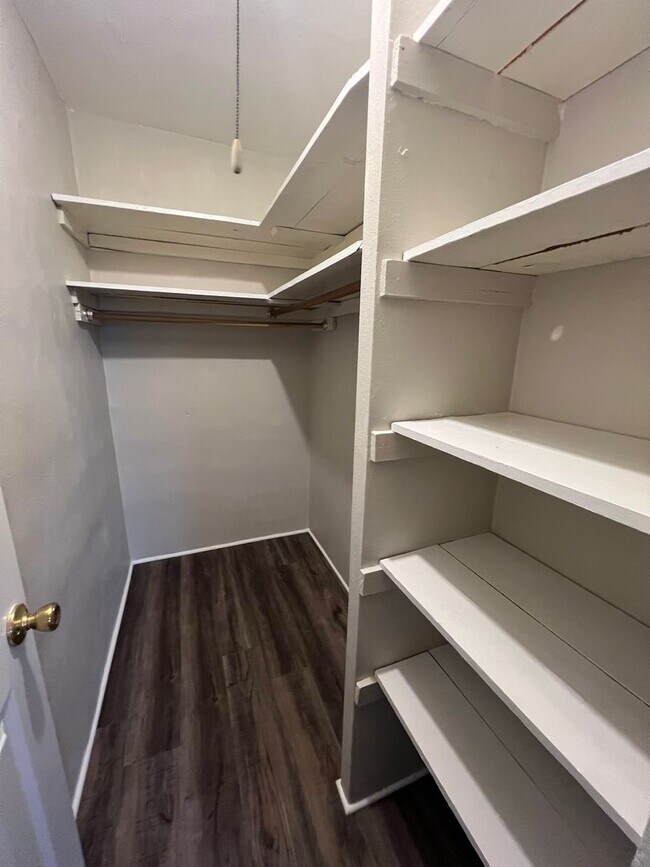 Building Photo - Cute, Affordable 1 Bedroom Apartment in Maplewood!