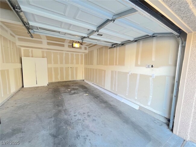 Building Photo - 5125 W Reno Ave