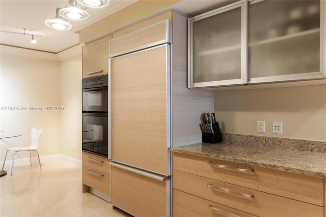 Building Photo - 1800 S Ocean Dr