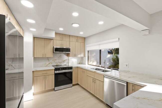 Building Photo - 3012 Willow Ln