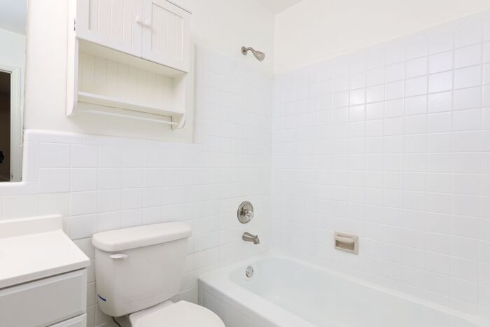 Building Photo - 3591 Robert E Lee Dr