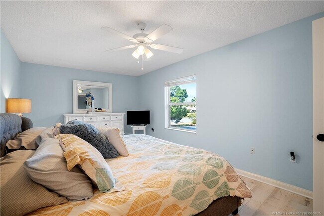 Building Photo - 3273 SW Sunset Trace Cir