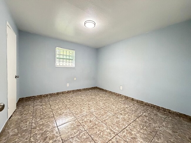 Building Photo - 5503 Bertellis Ln