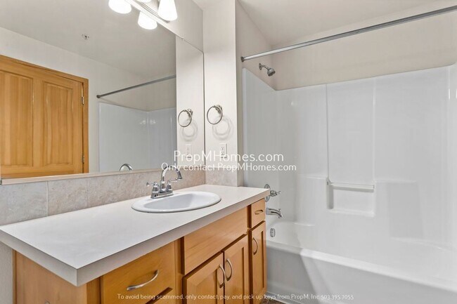Building Photo - Beranger Commons - The Pearl of Gresham! S...