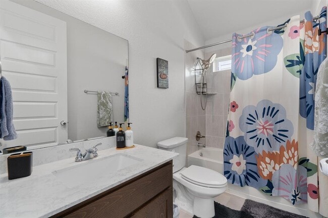 Building Photo - 5855 San Savino Dr