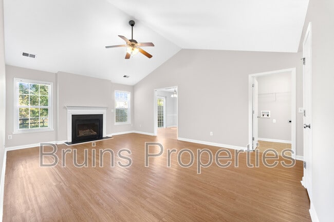 Building Photo - 5611 Sycamore Glen Rd