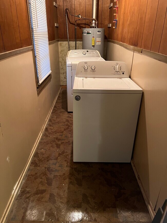 Building Photo - 2446 Balis Dr