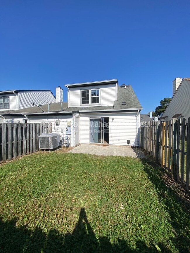 Building Photo - 10 Parkway Dr