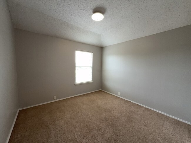 Building Photo - 2805 Crater Lake Ln