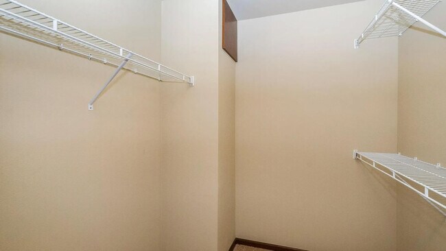 Building Photo - 470 Cambria Dr