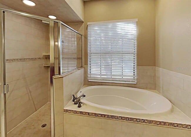 Building Photo - 29251 Crossland Dr