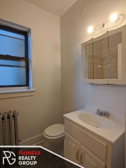 Building Photo - 4829 N Damen Ave