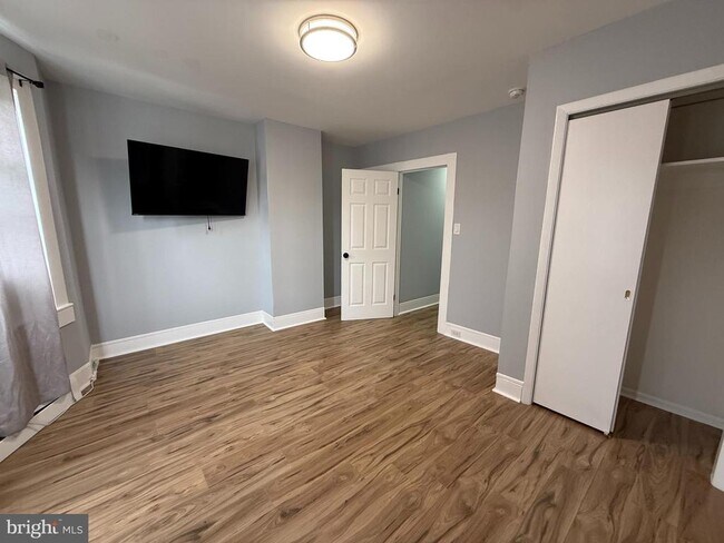 Building Photo - 129 Clearfield Ave