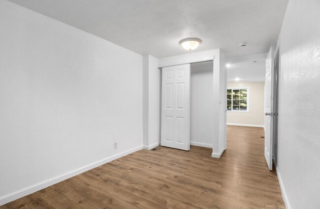 Building Photo - 10229 Redwood Dr