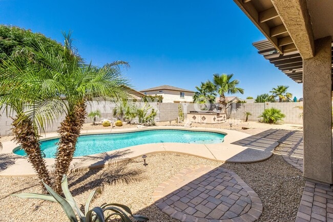 Building Photo - Desert Living Done Right: Solar, Pool & Jacuzzi Included