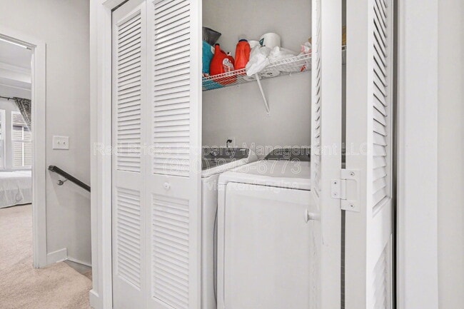 Building Photo - 9306 Mallard Mls Dr